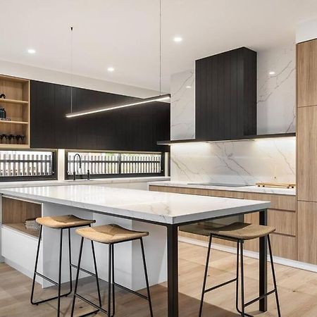 Kirks On Park - Brand New Luxury Home, Great Location Сорренто Екстер'єр фото