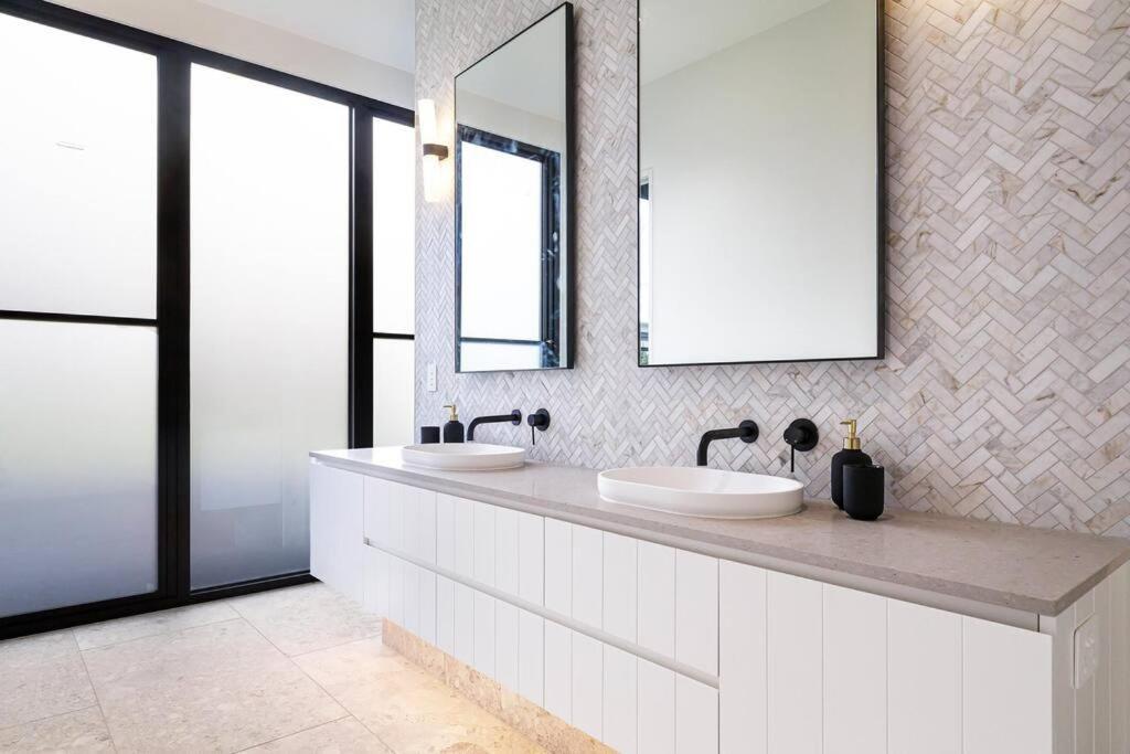 Kirks On Park - Brand New Luxury Home, Great Location Сорренто Екстер'єр фото