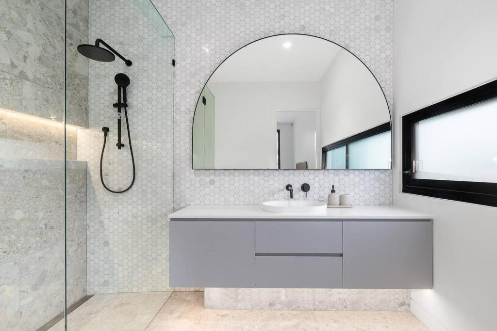 Kirks On Park - Brand New Luxury Home, Great Location Сорренто Екстер'єр фото